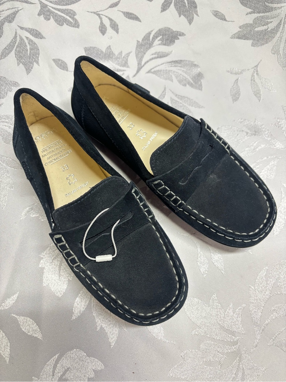 Geox boys Navy Suede Penny Loafers, never worn size 33